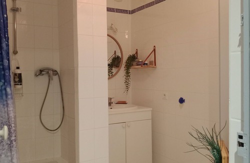 Quartier de France Apartment | Super studio on garden level