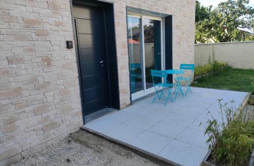 Lozanne Apartment | Super studio rez de jardin avec extérieur