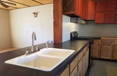 San Lorenzo House | Super Swank Family Gathering 5 Bedroom Big Kitchen