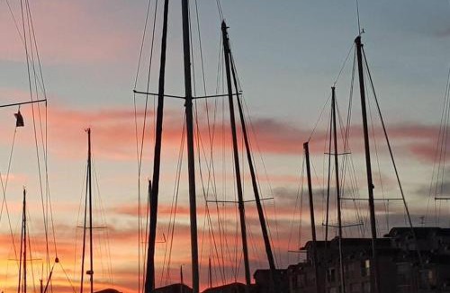 Port Rive Gauche Boat Rental | super Voilier Eve