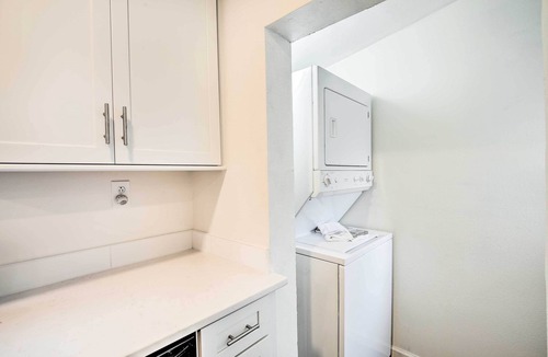 East Village Cottage | Super Walkable! Historic Home in Dtwn Long Beach