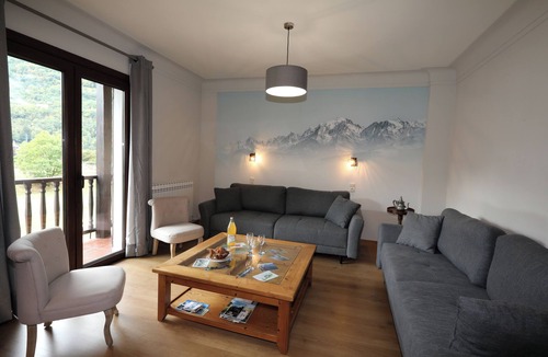 Luz-Saint-Sauveur Apartment | Superb 12-15 person apartment with garden