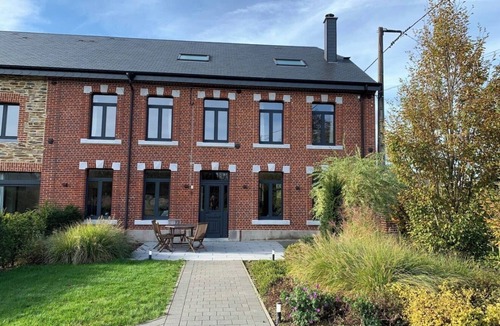 Taillette House | Superb 15-person gite in Taillette