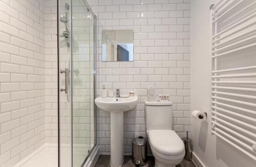 Old Trafford Apartment | Superb 2 Bed Flat 5min to Old Trafford Stadium