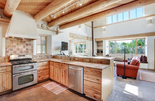 Abiquiu House | Superb - 2 Bedroom, 2 Bath, Sleeps 8 in 4 beds plus more