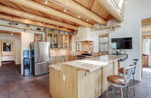 Abiquiu House | Superb - 2 Bedroom, 2 Bath, Sleeps 8 in 4 beds plus more