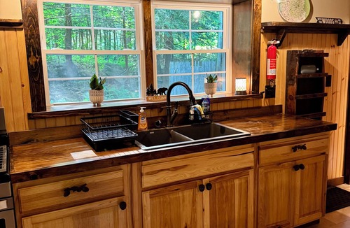 Town of Clifton House | Superb 2-bedroom house with Adirondack style in Cranberry Lake