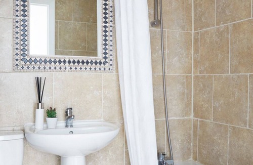 North Finchley Apartment | Superb 3 Bedroom/2 Bathroom Flat