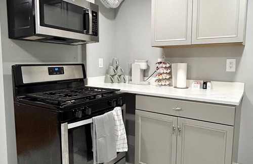 Albany Apartment | Superb 3-bedroom apartment with AC in vibrant Albany