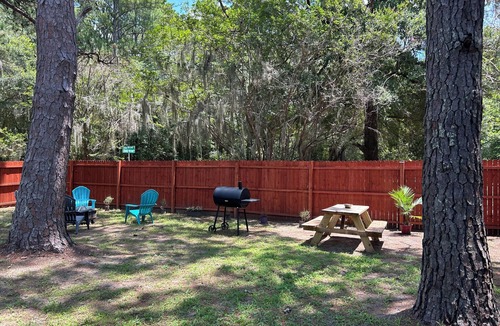 Johns Island House | Superb 3-bedroom Cottage with AC in charming Johns Island, utilities included!