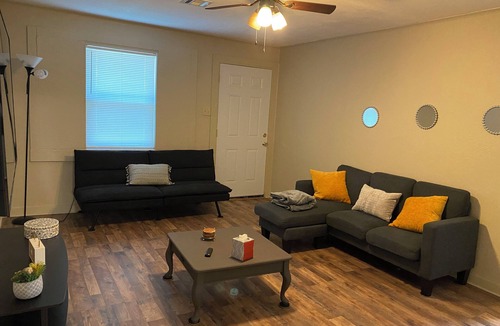 Monroe House | Superb 3-bedroom house with AC in Monroe