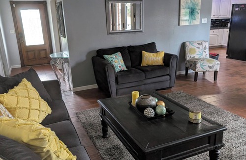 Orange House | Superb 3-bedroom house with AC and relaxing pool in adorable Orange Texas