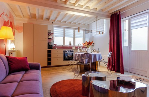Bayeux House | Superb 3-star gîte, parking space in front of the gîte. Pets welcome!