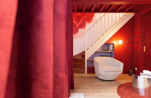 Bayeux House | Superb 3-star gîte, parking space in front of the gîte. Pets welcome!