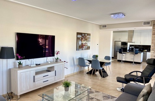 Los Balcones Villa | Superb 4/5 Bed 3 Bath Villa with Private pool & Garden Full Air Con, WIFI