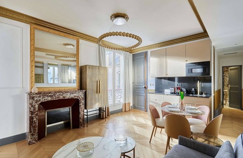 8th Arrondissement Apartment | Superb AC- 1BDR Ave Montaigne - Arc de Triomphe by Studio Prestige