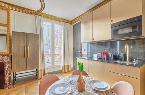 8th Arrondissement Apartment | Superb AC- 1BDR Ave Montaigne - Arc de Triomphe by Studio Prestige