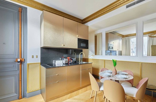 8th Arrondissement Apartment | Superb AC- 1BDR Ave Montaigne - Arc de Triomphe by Studio Prestige