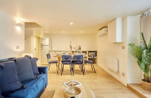 Quartier de la Roquette Apartment | Superb Air-Conditioned Duplex - Bastille Le Marais