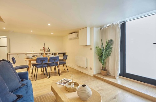 Quartier de la Roquette Apartment | Superb Air-Conditioned Duplex - Bastille Le Marais