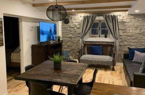Quartier 5-4 Condo | Superb apartment in a heritage building