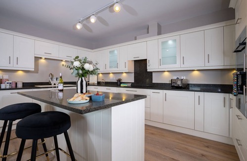 Waterhead Apartment | Superb Apartment - Spacious - Lake Views