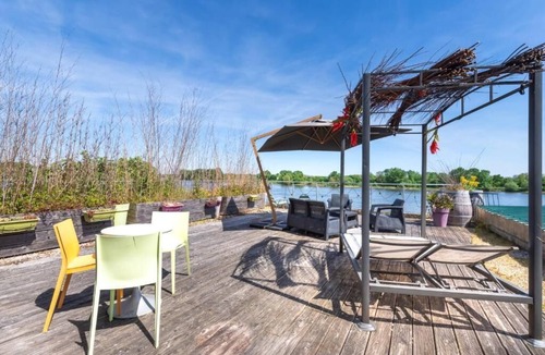 Bouchemaine Apartment | Superb Apartment with Terrace and View of the Loire Confluence
