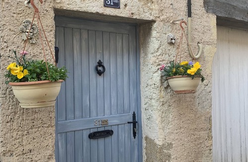 Lectoure Apartment | SUPERB APARTMENT WITH FREE ON-SITE PARKING