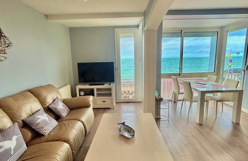 Fecamp Apartment | Superb apartment with panoramic sea-coast view in Fecamp near D'ETETAT