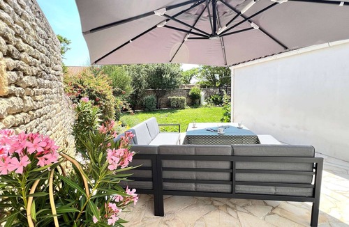 Loix House | Superb architect villa with heated swimming pool