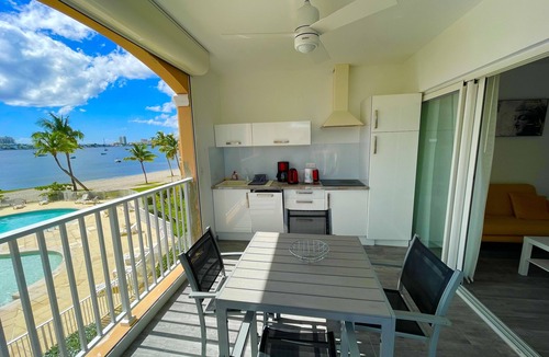 Nettle Bay Apartment | Superb, bright studio overlooking pool and lagoon