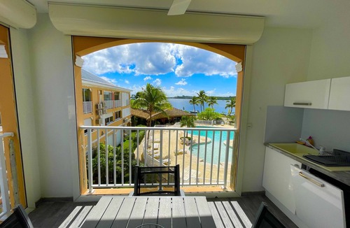 Nettle Bay Apartment | Superb, bright studio overlooking pool and lagoon