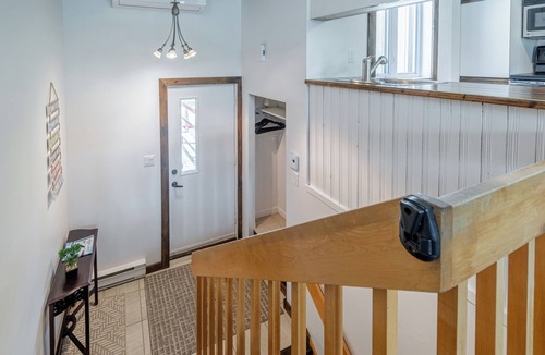 Stoneham Apartment | Superb condo facing the slopes of Ski Stoneham!