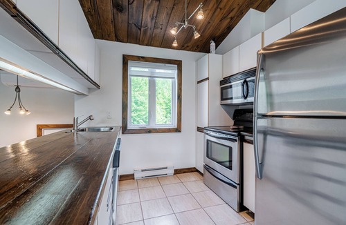 Stoneham Apartment | Superb condo facing the slopes of Ski Stoneham!