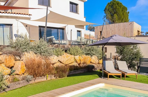 Combaillaux Villa | Superb family villa in a quiet location, secure swimming pool, terrace with panoramic view