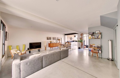 Saint-Assiscle House | Superb family workshop townhouse with pool and garage