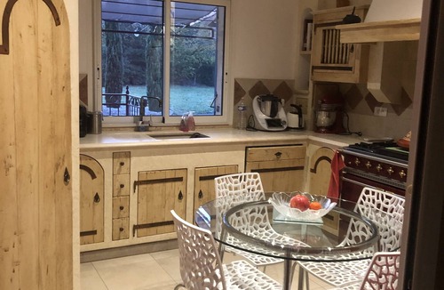 Les Taillades House | Superb house with enclosed pool