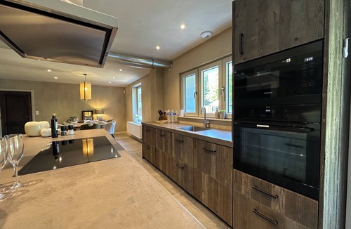 Lachalade House | Superb house with bubble bath and pool table