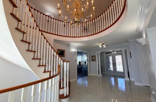Vaughan Villa | Superb in the suburbs