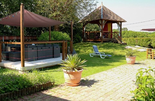 Esvres Apartment | Superb loft with heated pool and studio apartment