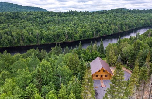Mauricie Ski Chalet | Superb log cabin with unique scenery and spa!