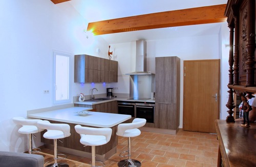 Sanary-sur-Mer Apartment | Superb new T3 apartment in the heart of Sanary, 100m from the port, 2 minutes on foot,