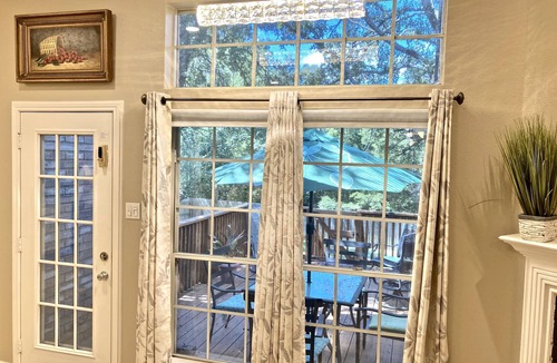 Block House Creek House | Superb,Pet friendly. Big Backyard on Greenbelt. HEB Center. ATX Kalahari,183
