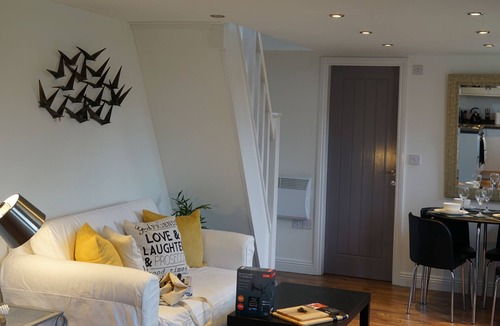 Cowley Apartment | Superb refurbished split-level apartment