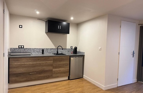 Balaruc-le-Vieux Apartment | Superb renovated studio in medieval house with terrace and view of Thau lagoon