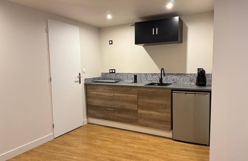 Balaruc-le-Vieux Apartment | Superb renovated studio in medieval house with terrace and view of Thau lagoon