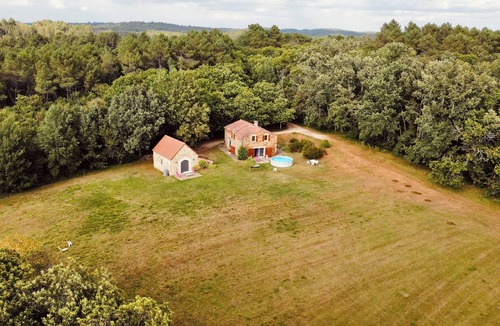 Frayssinet-le-Gelat Villa | Superb restored barn, isolated in the heart of a clearing with swimming pool