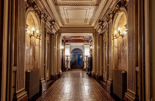 Nevian House | Superb romantic 8-bedroom chateau with AC and WiFi in the south of France