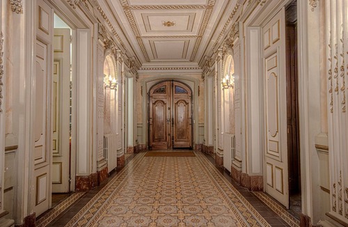 Nevian House | Superb romantic 8-bedroom chateau with AC and WiFi in the south of France