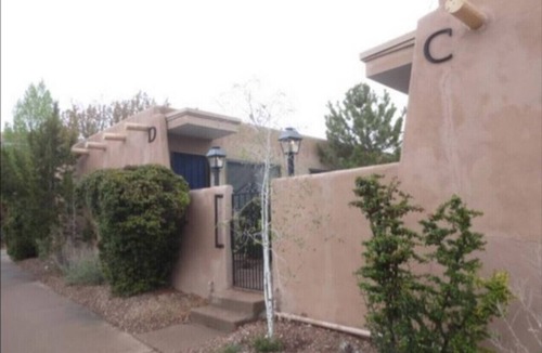 South Capitol Condo | Superb Santa Fe HQ - Prime Location - Decked Digs